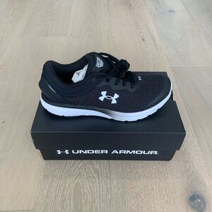 Under Armour Womens Runners shoe Charged Escape 3 Black & White sneakers